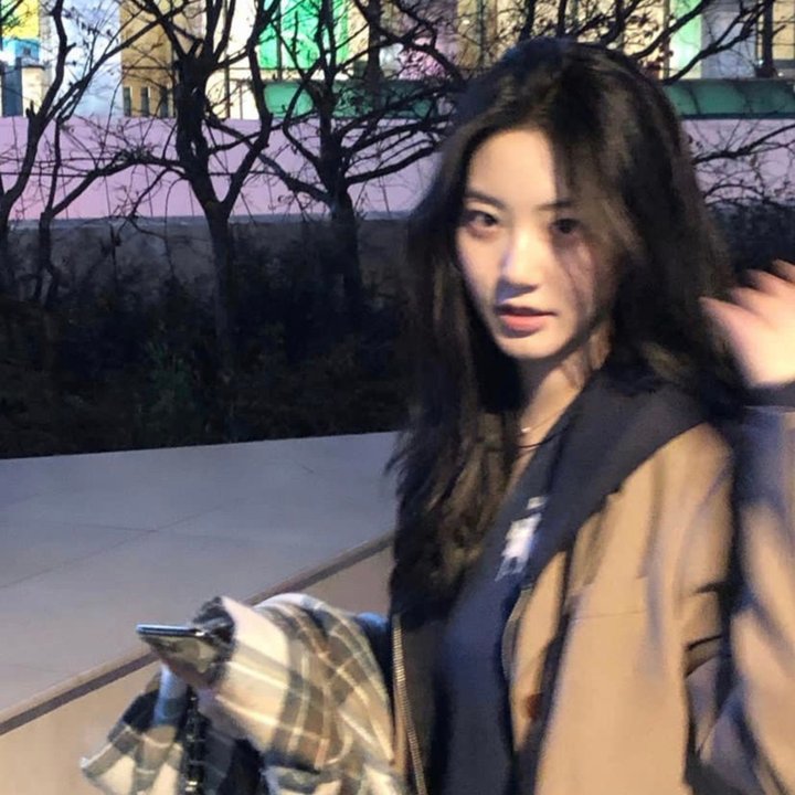 驼背人与舞女